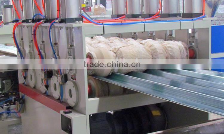 machine to extrude produce PVC plastic roof tile