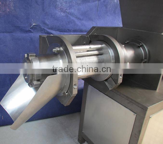 MDCM pigeon deboning machine