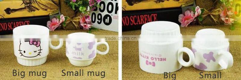 Porcelain 4 stackable coffee mugs with metallic rack set