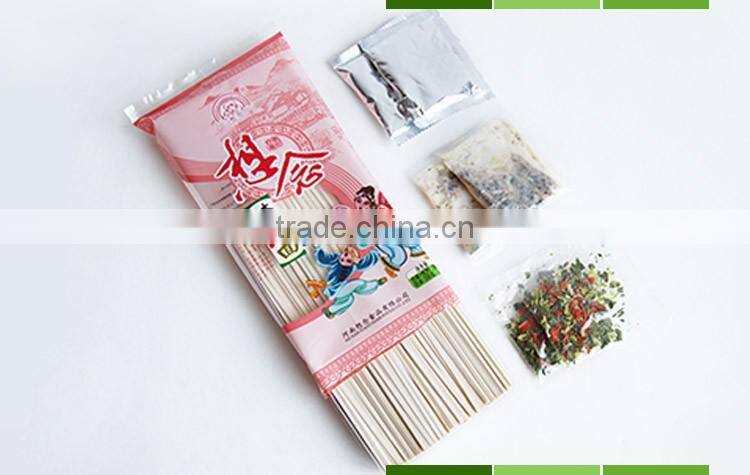 Instant soup noodles with seasoning bags