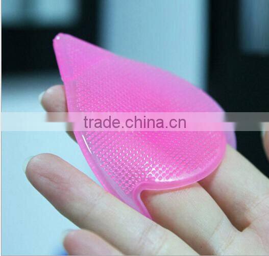 Deap clean silicone face brush