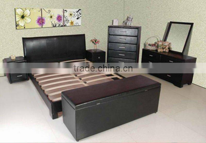 Upholstered Leather Daybed with Trundle