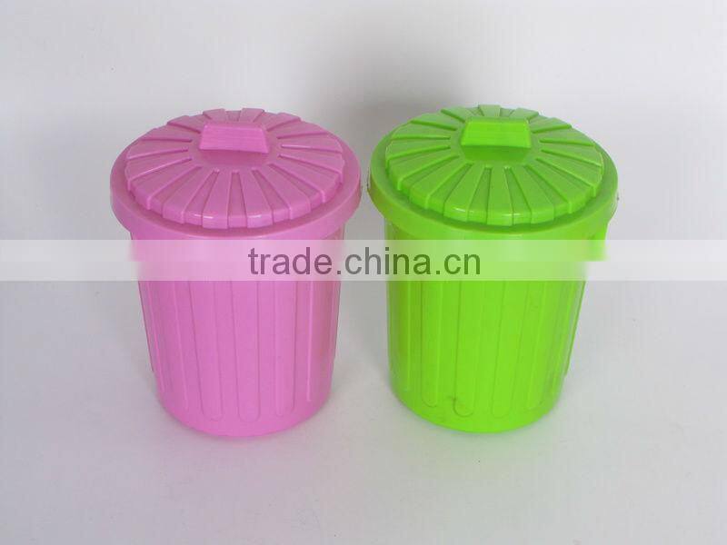 plastic sute trash can