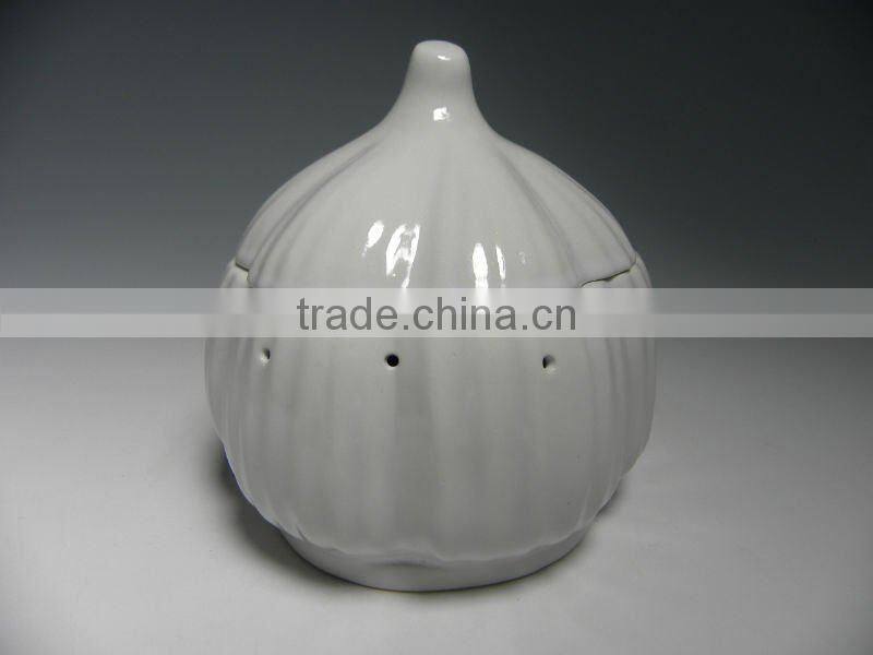 Ceramic garlic keeper