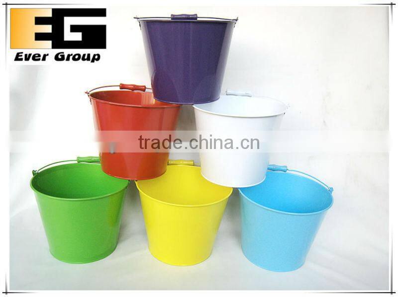 Multicolor Metal Iron Hanging Flower Pot Indoor Fence Wall Hanging Plant Pot for Balcony Garden Patio Hanging Planter