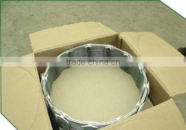 razor barbed wire /razor wire CBT-65/razor wire fence/concertina razor fence factory