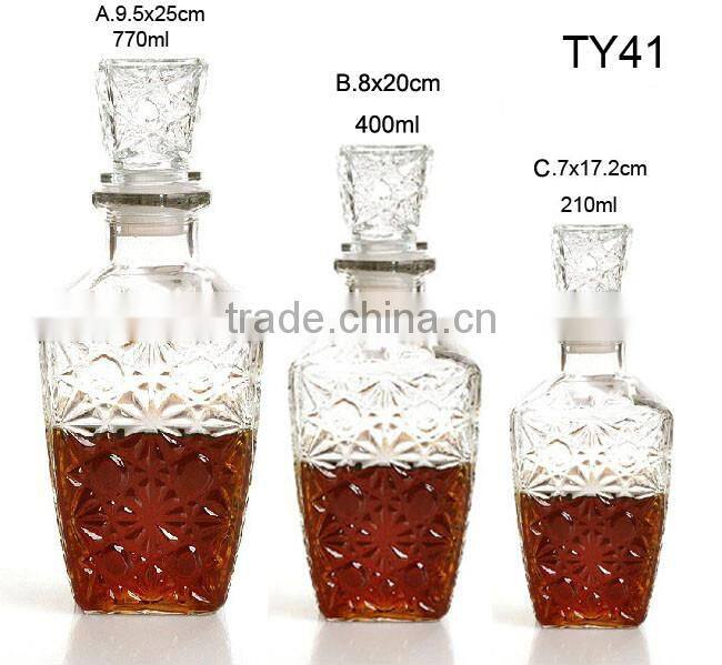 elegant whisky brandy glass decanter with cork stopper