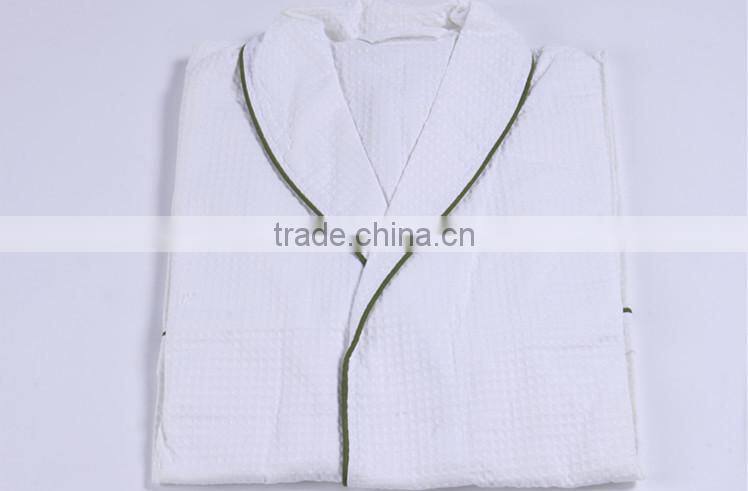 China Customized 100% Cotton Towel Bathrobe for Wholesale