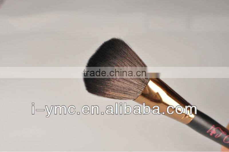 Small Golden Flat Brush Blusher Brush with Goat Hair Plastic Handle