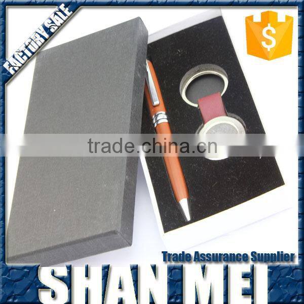 2015fashion design pen & keychains gifts set can attached logo factory wholesale