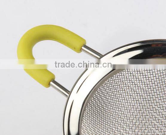 High Quality Stainless Steel Mesh Flour Sifter with Long silicone handle and Ear