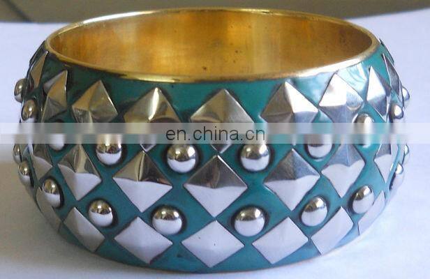 Machin Cut Pattern costume Brass bangle