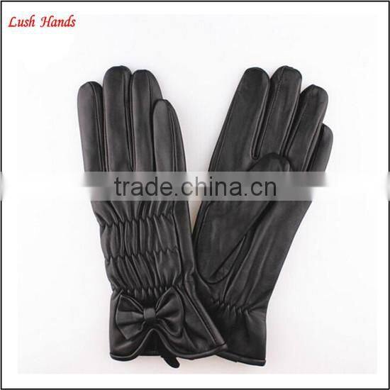 2015 lady's fashion black sheep leather gloves with bow