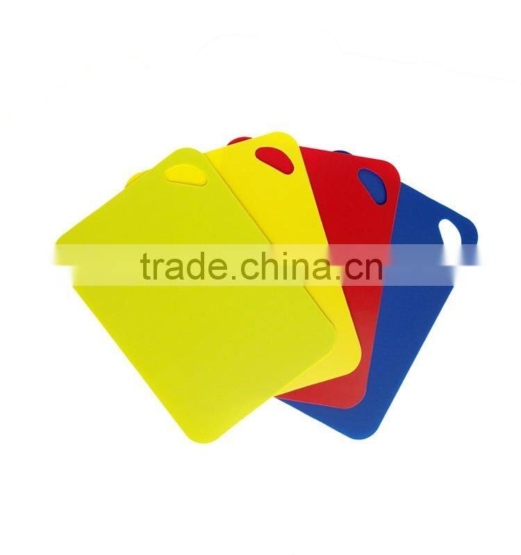 2016 hot selling antimicrobial non slip flexible pp chopping board cutting board set