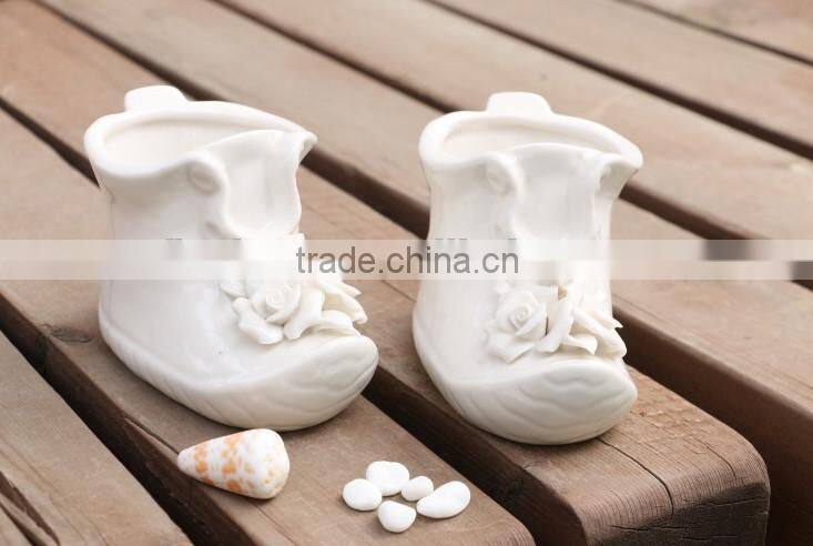 Fashion and creative ceramic shoe shape art craft