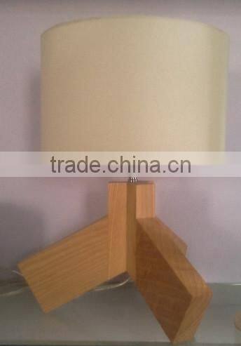 European style wooden base table lamp with linen fabric shade for home