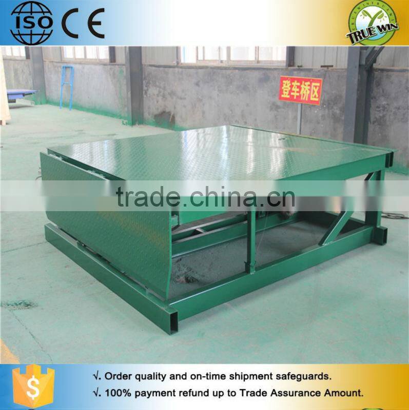Movable pallet lift table for loading bay / dock leveler / dock ramp