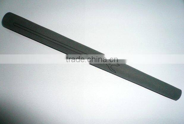 Grip holder with grooves