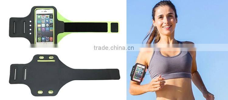 Battery free armband with self-powered safety LED light for night runner