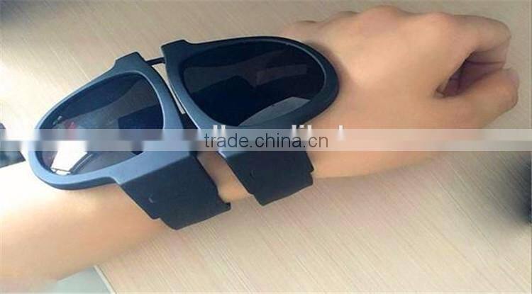 POLARIZE SUNGLASS AND WRISTBAND IN ONE sunglass folded wristband sunglasses
