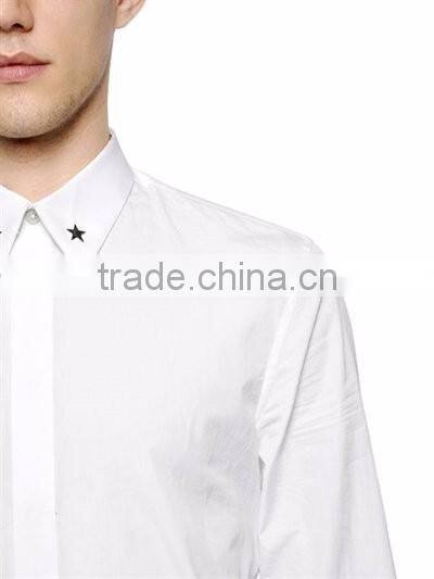 Men white business shirt with star print on the neck