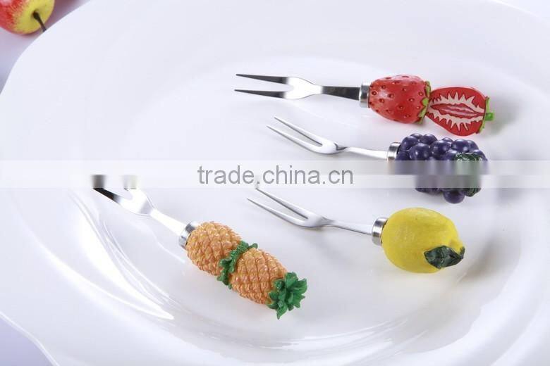 nice design polyresin strawberry handle spoon food grade