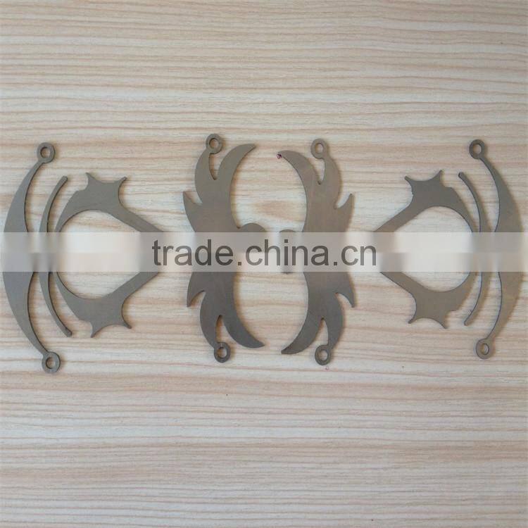 metal decrotive accessories used for Assassin's Creed and Cosplay