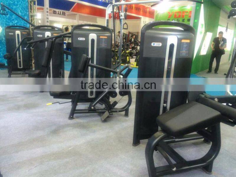 gym studio using TZ-4022 bodybuilding equipment glute extension