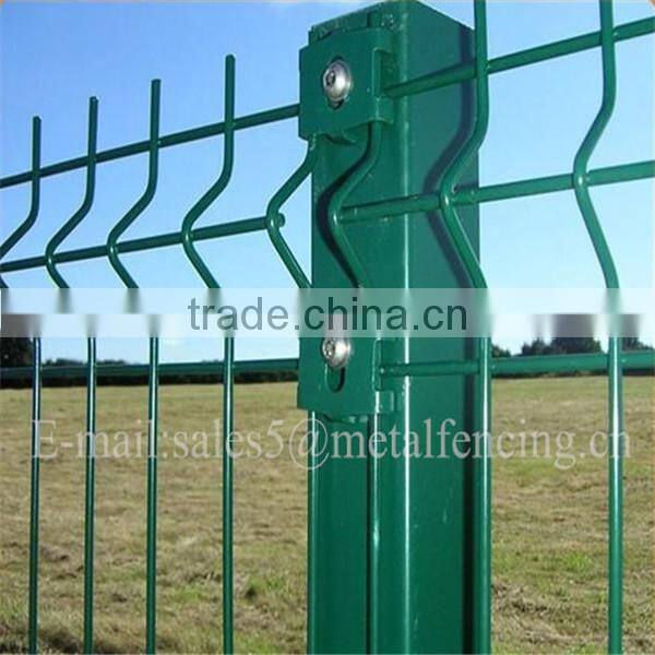 PVC coated welded wire mesh fence panels in 6 gauge.