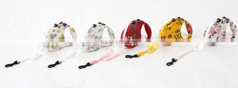soft handle retractable pet leash with colourful design