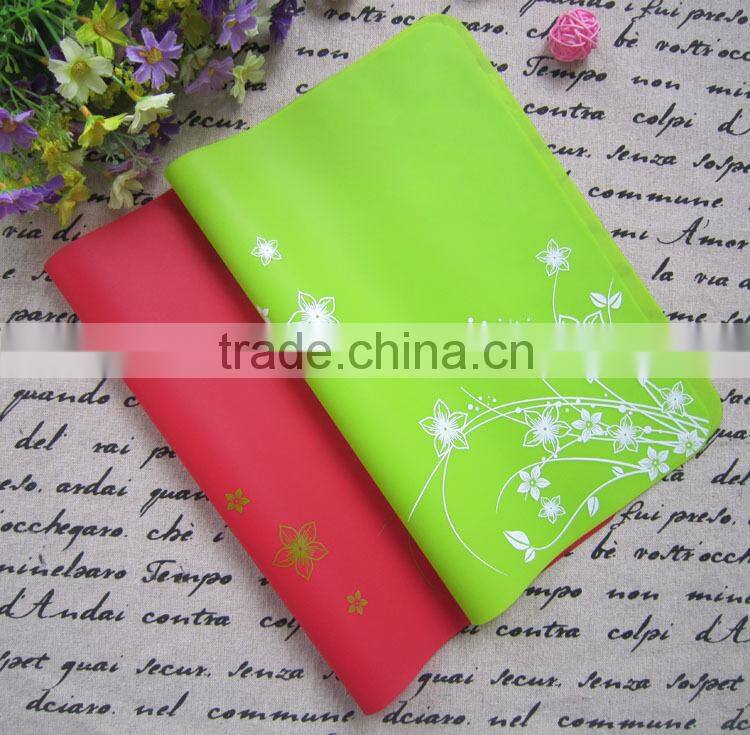 eco-friendly beautiful 46x32cm customize silicone table mat