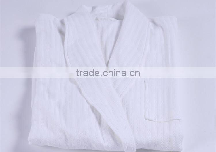 China Customized 100% Cotton Towel Bathrobe for Wholesale