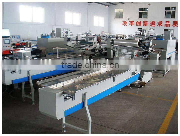 Automatic bed cover packaging machine