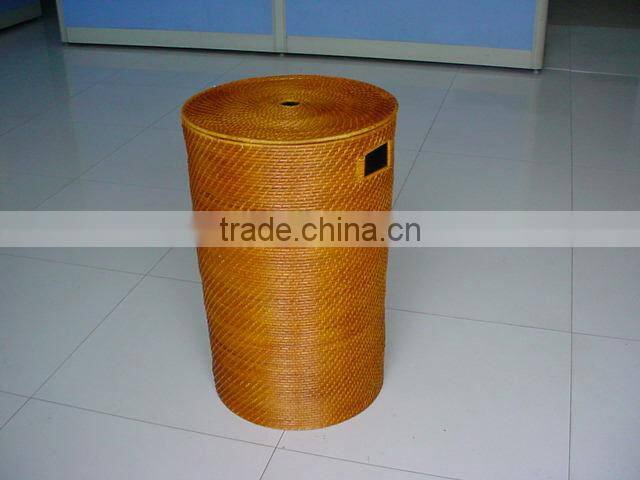 Hotsale multifunctional brown woven wicker trash can baskets with spacer with handle