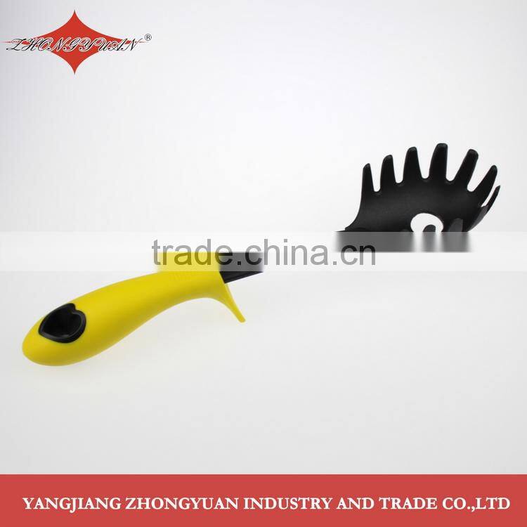 Non-slip love heart shape handle plastic nylon skimmer kitchen utensils