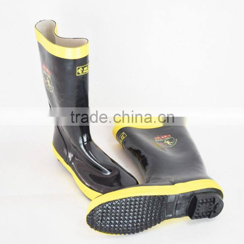 Flame retardant fireproofing fire prevention gum boot for man