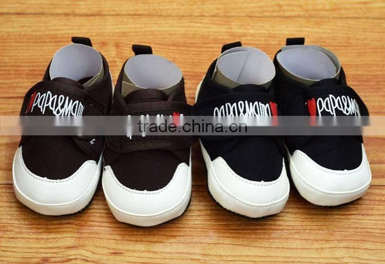 Love dad & mum printed baby booties