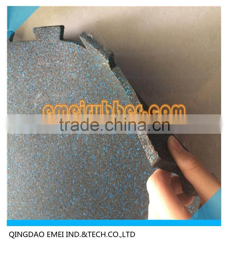 Interlocking recycled rubber flooring tile