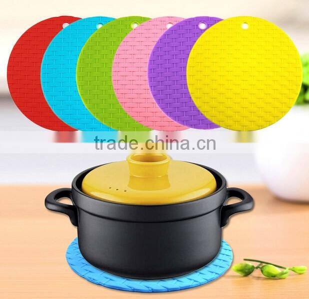 Hot sale FDA and LFGB food grade colorful Round shape non-sick silicone table mat & silicone placemat