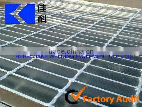 Metal grating welding machiner