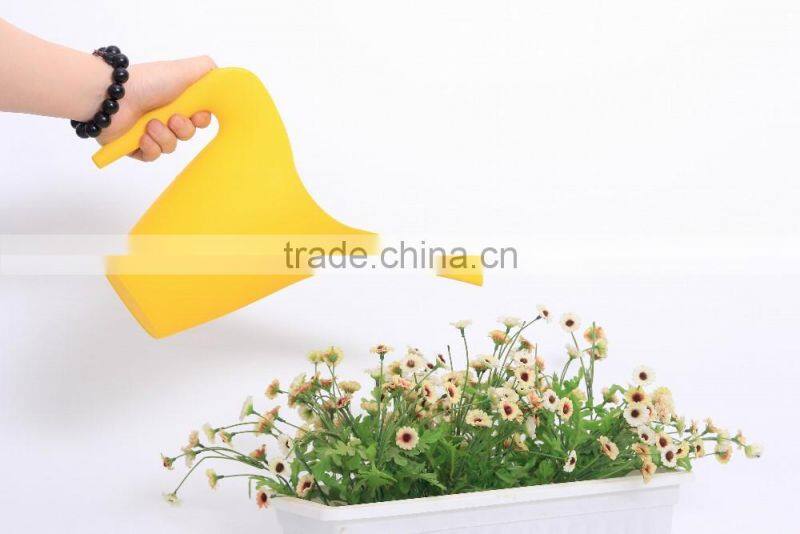 wholesale Plastic colorful 1.8L watering can for garden