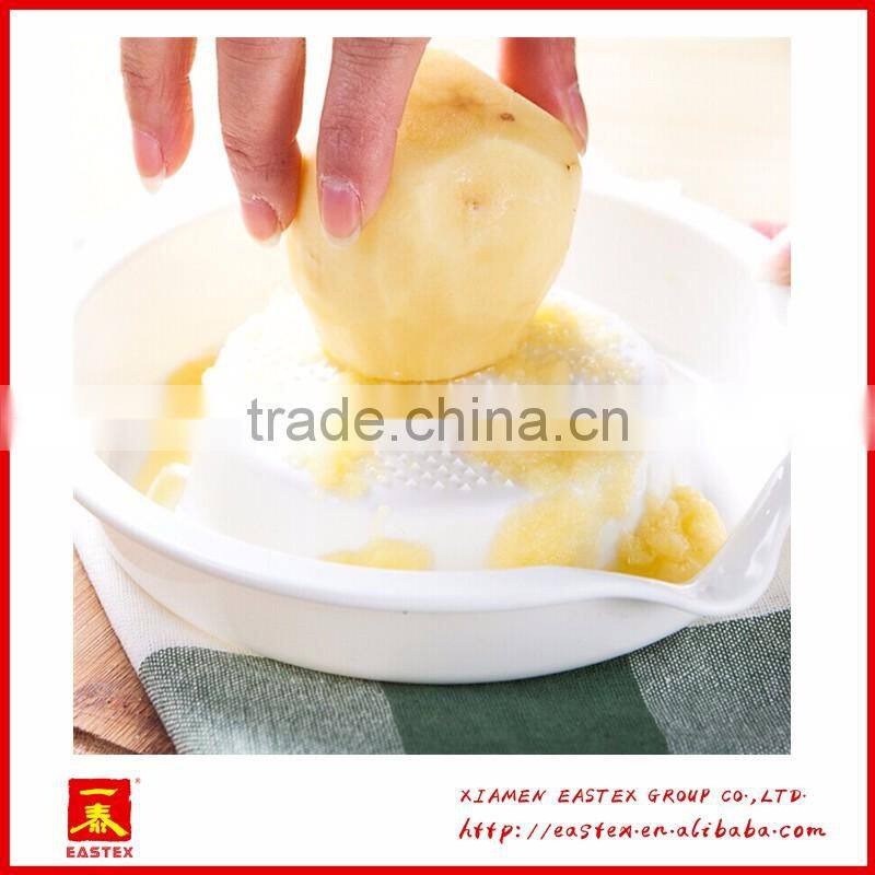 Multipurpose manual grinder for kitchen use