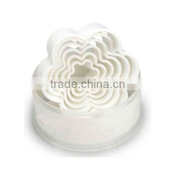CC-6888A 5-Piece plastic heart shaped cookie cutter with plastic box