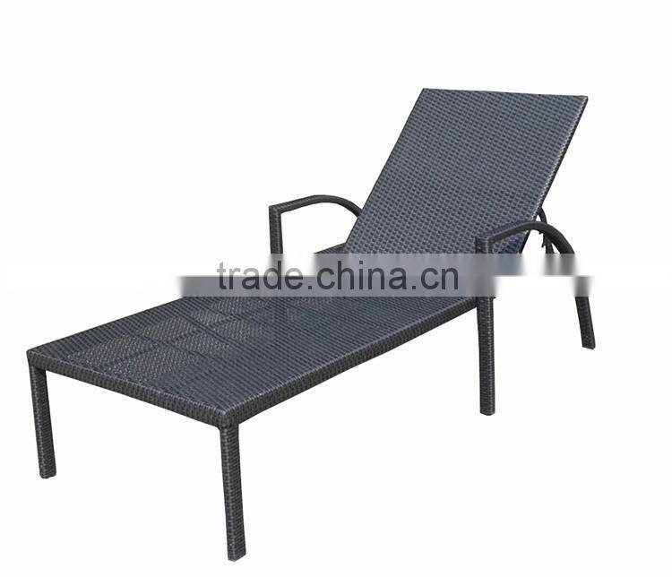 Folded In Half Comfortable Leisure Rattan Chaise Classic Chaise Outdoor Swing Lounge
