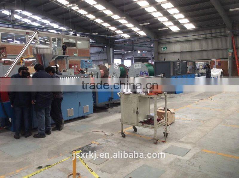 China supplier UPVC/PE/PP wood profile extrusion manufacturers machine