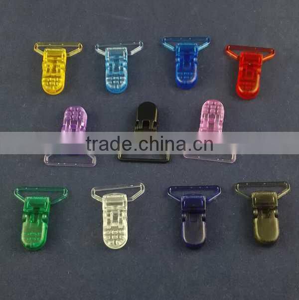 2015 new plastic pacifier clip with high quality