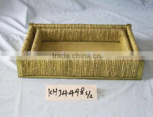 willow trayThe cane makes up the basket tray