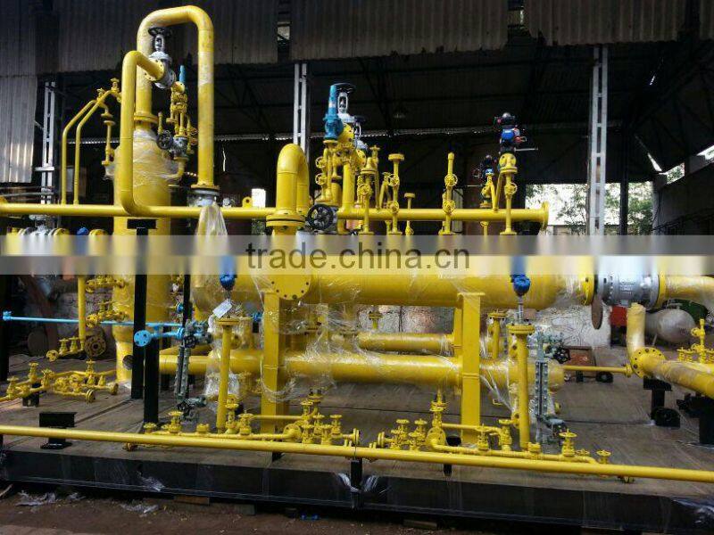 Gas filter separator with cartridge to remove solids and mesh pad to remove mist