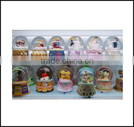 Latest animals plastic water globe gifts water globe