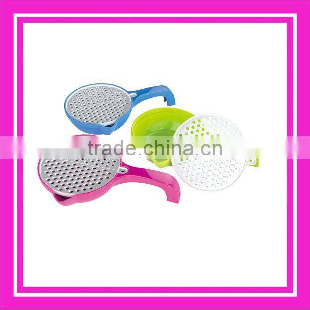 plastic grater with container